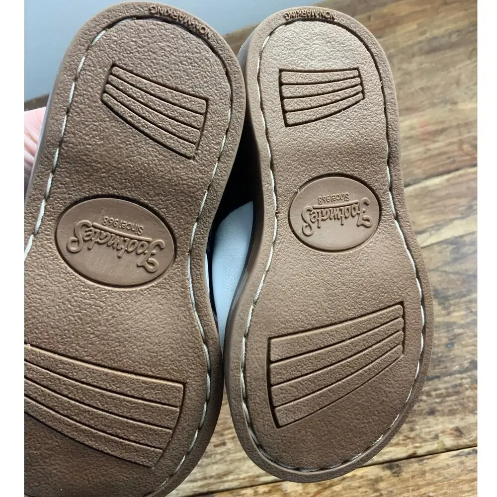 Footmates Cheer Saddle oxfords size 4W‎